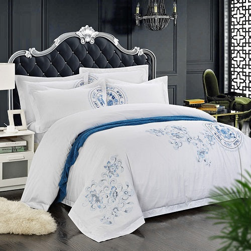 Four-Piece Cotton Bedding Set Elegance