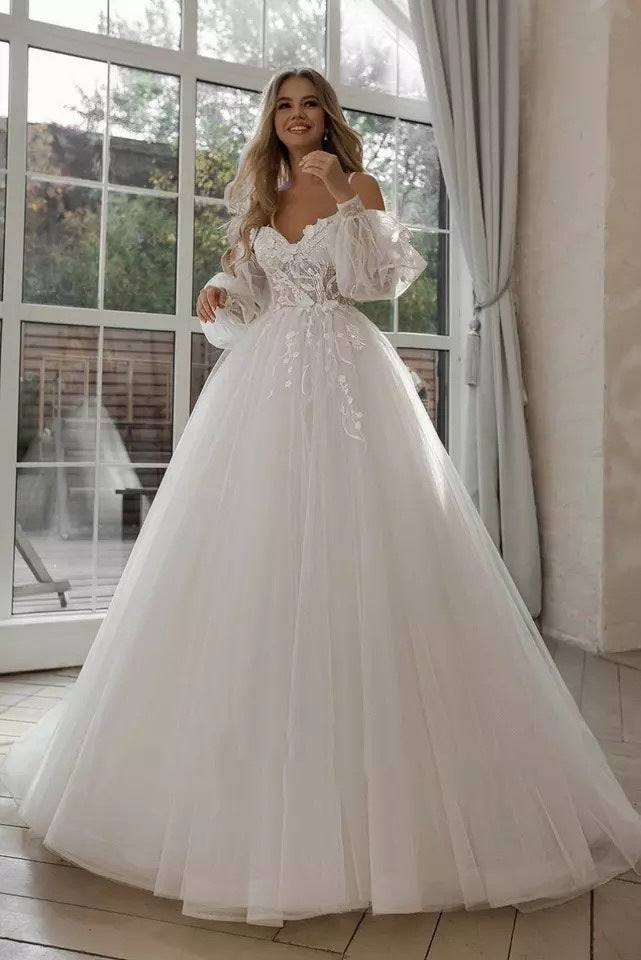 Classic wedding dress - boho style with puff sleeves